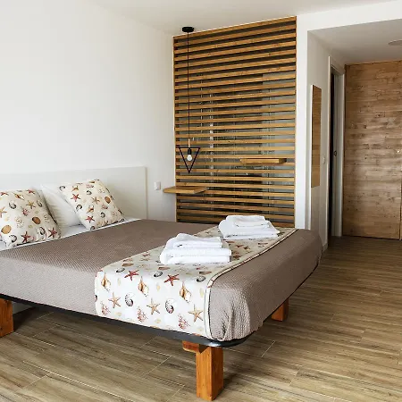 The Wave Gæstehus 3*